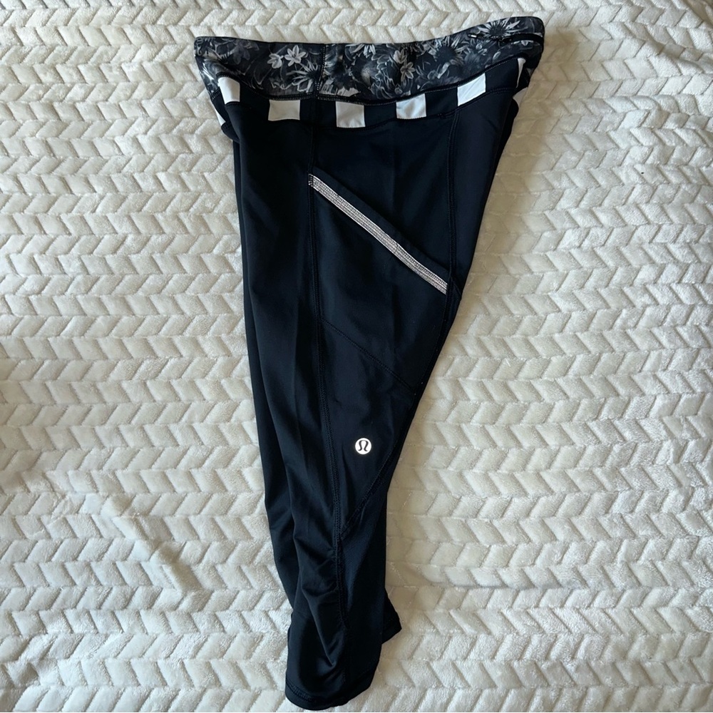 Lululemon Run A Marathon Crop II Black Straightup Stripe Black Angel Wing Size 6 - Picture 5 of 12